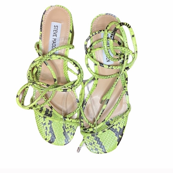 NWT Steve Madden Impressed Neon Green Snake Print Ankle Wrap Dress Sandals - Picture 4 of 6